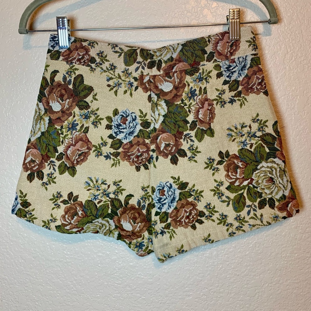 Cider Floral Tapestry Jacquard Mini Shorts Tan Rose Green Size Small - Picture 7 of 11